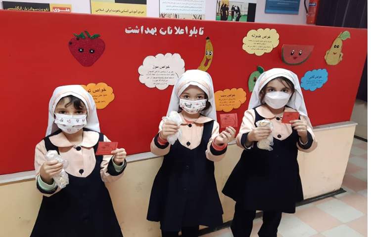 نظارت برخوراکی دانش آموزان ودادن کارت سلامت