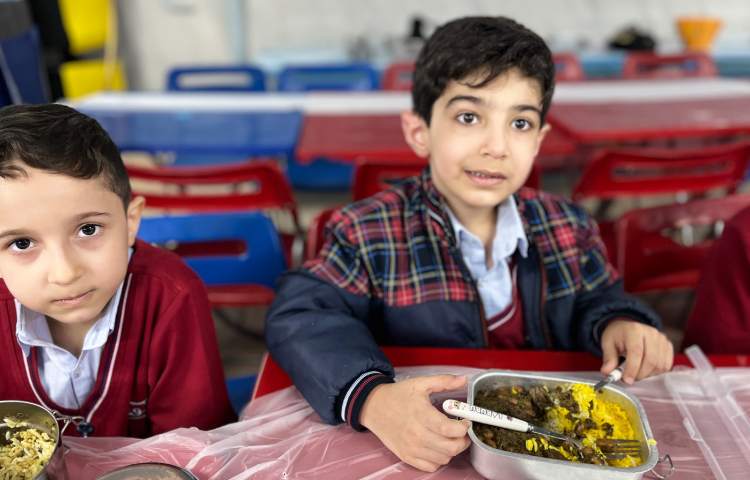 نظارت بر آداب غذاخوردن 1