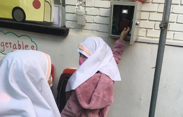 نظارت بر ثبت کارت تردد دانش آموزان 1