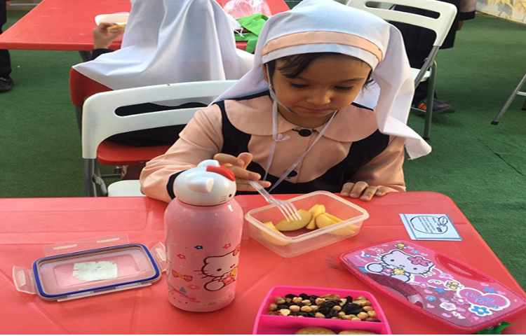 نظارت بر خوراکی مفید دانش آموزان