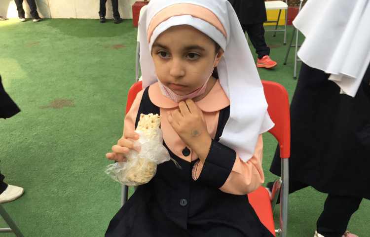 نظارت بر خوراکی مفید و غیر مفید دانش آموزان