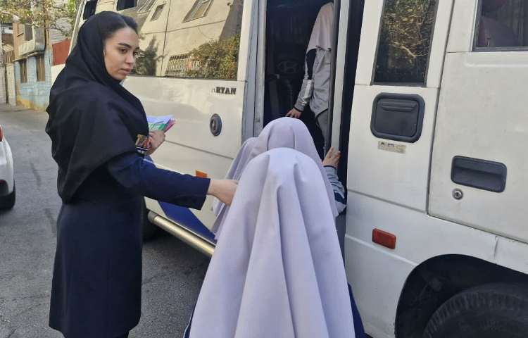 نظارت بر رفت و آمد دانش آموزان 2