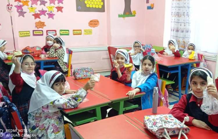 نظارت بر لقمه ی صبحانه ی مادرانه 2