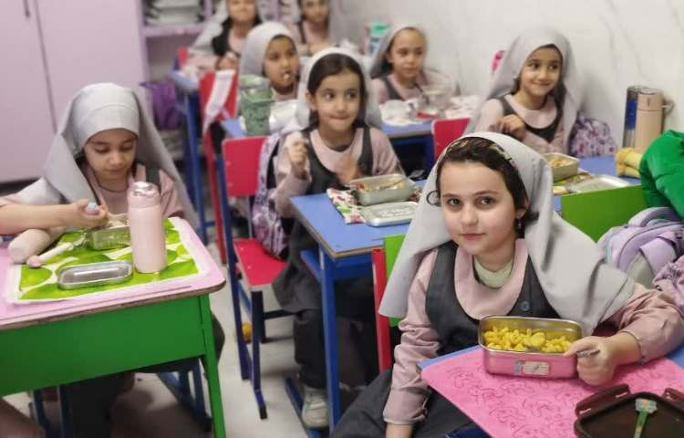 نظارت بر ناهار دانش آموزان 10