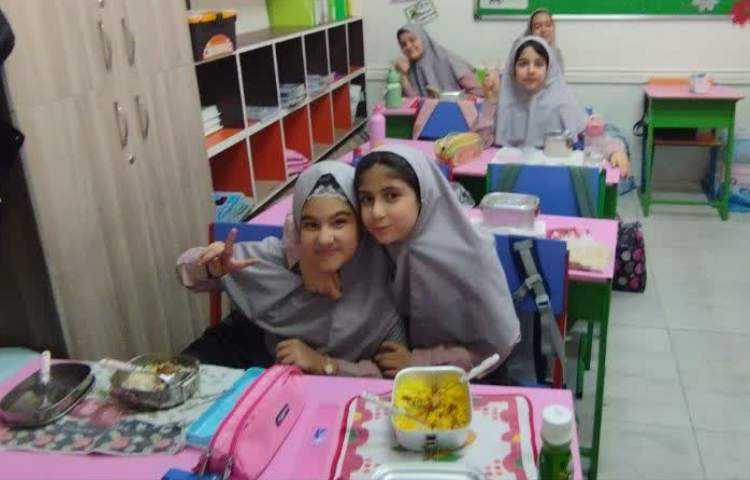 نظارت بر ناهار دانش آموزان 10