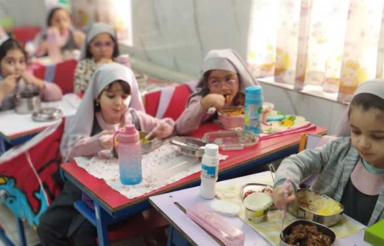 نظارت بر ناهار دانش آموزان 2