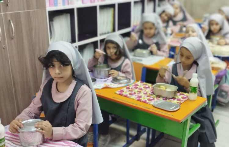 نظارت بر ناهار دانش آموزان 4