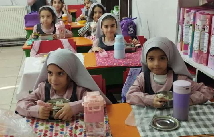 نظارت بر ناهار دانش آموزان 5