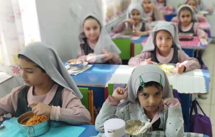 نظارت بر ناهار دانش آموزان 6