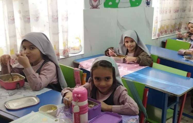 نظارت بر ناهار دانش آموزان 6