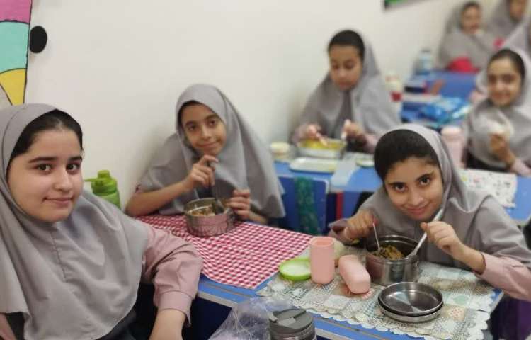 نظارت بر ناهار دانش آموزان 7