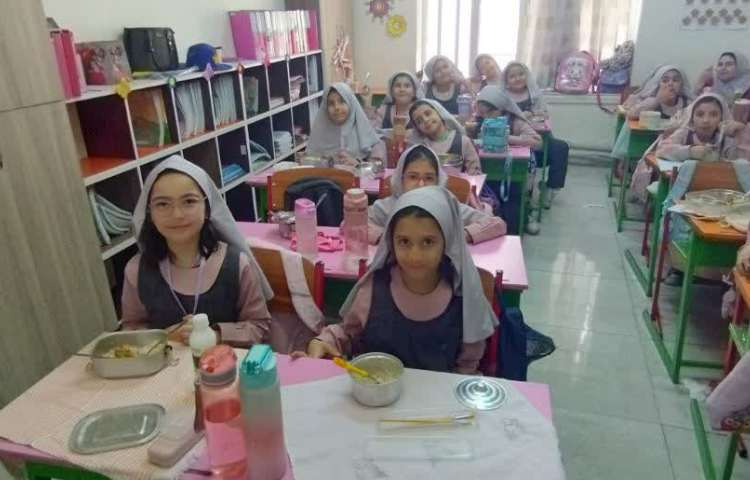 نظارت بر ناهار دانش آموزان 7