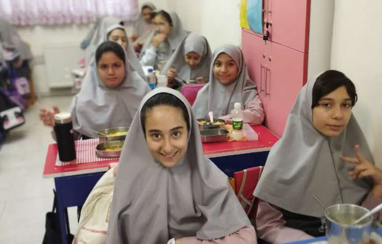 نظارت بر ناهار دانش آموزان 8