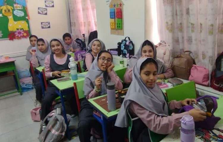 نظارت بر ناهار دانش آموزان 8