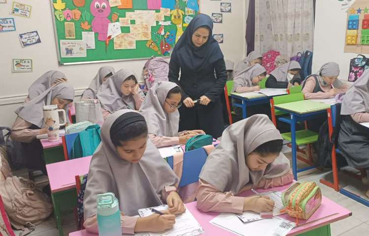 نظارت بر نحوه برگزاری آزمون مدادرنگی 1 4