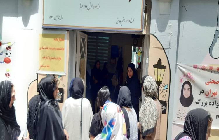 نظارت بر ورود و خروج دانش آموزان 4