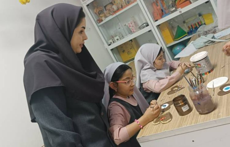 نظارت معاون آموزشی بر کلاس های کلوپ تکه های یخ، خنده های ریز 3
