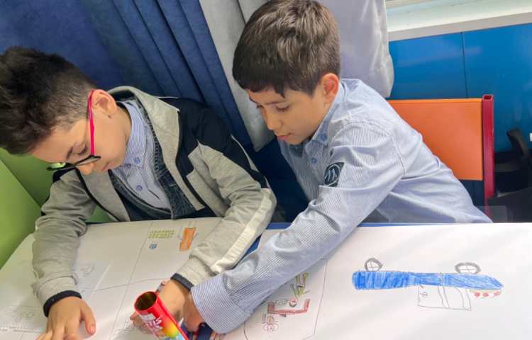 نقاشی از داستان خوانده شده 16