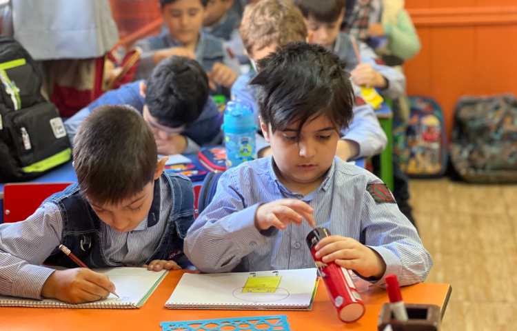 نقاشی از یک‌فضانورد وتبدیل فضا به فصل پاییز 6