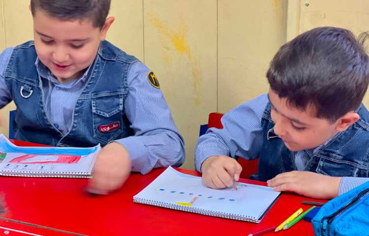 نقاشی از یک کشتی تفریحی و جزیره 12