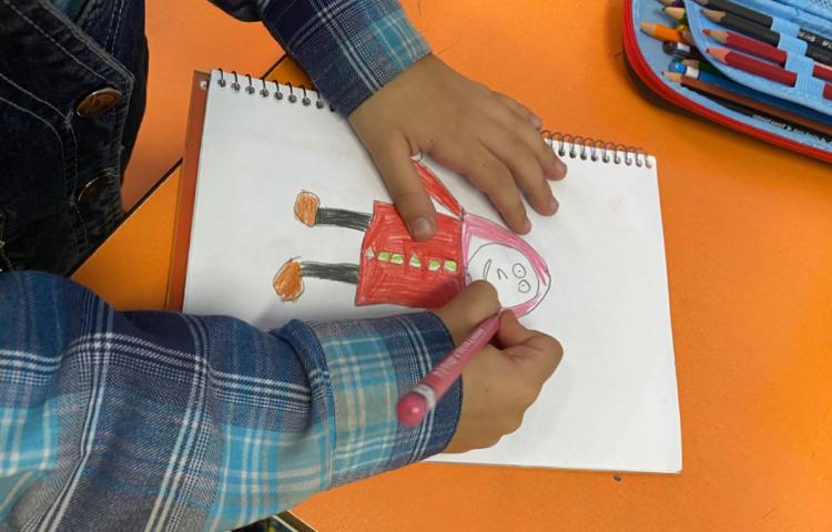 :نقاشی با حرف م،تصویری از مادر کشیده شد،کلاس توت فرنگی 3