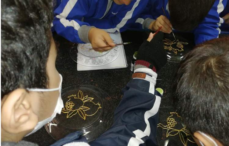 نقاشی با خمیر ویترای روی شیشه پایه ششم 4