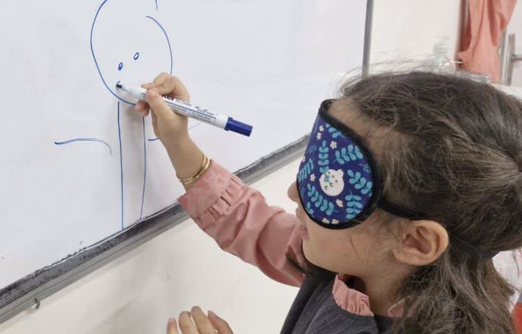 نقاشی با چشمان بسته