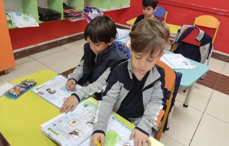 نقاشی خلاقانه با استفاده از پاستل رنگی