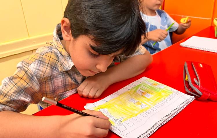 : نقاشی خود در محیط مدرسه 1