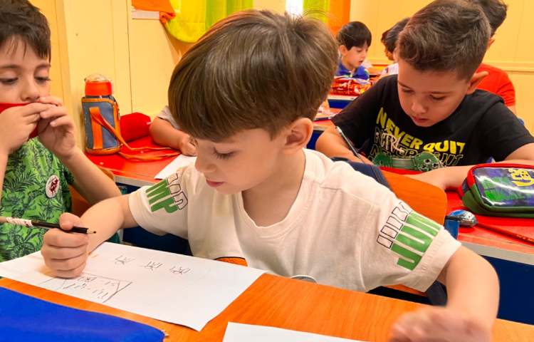 : نقاشی خود در محیط مدرسه