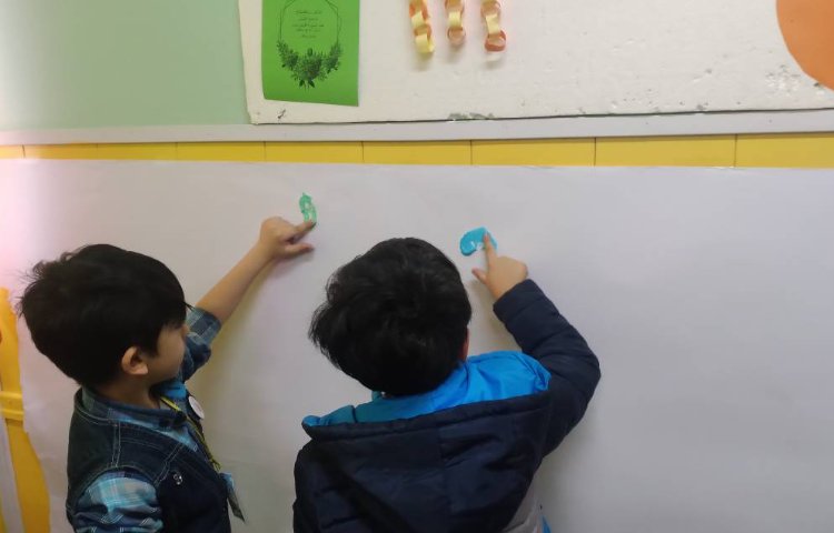 :نقاشی دانش آموزان برای مدیر مدرسه و تشکر از ایشان به پاس زحمات های ایشان و یادگیری اسم مدیر 1