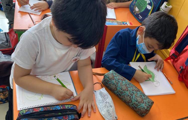 :نقاشی دایناسور، کلاس توت فرنگی 3