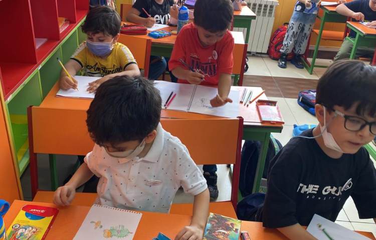 :نقاشی دایناسور، کلاس توت فرنگی 9