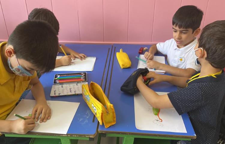 :نقاشی دایناسور، کلاس سیب 2