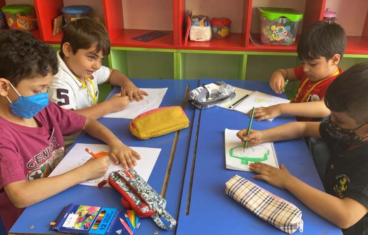 :نقاشی دایناسور، کلاس سیب 4