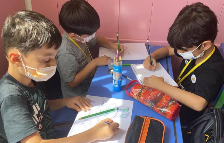 :نقاشی دایناسور، کلاس سیب