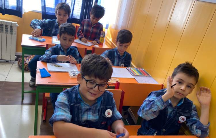 :نقاشی زنبور، کلاس توت فرنگی 2