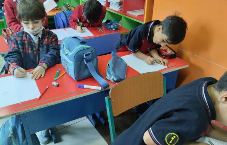 نقاشی هیولای رنگی (احساسات) 7