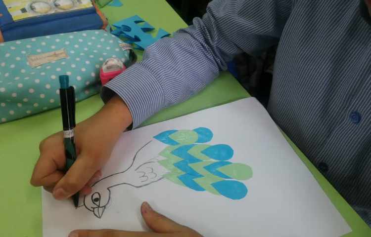 نقاشی و کلاژ شکل طاووس 2