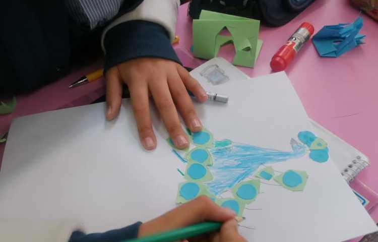 نقاشی و کلاژ شکل طاووس 3