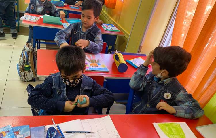 :نقاشی پسر، بستنی، بادبادک با حرف ب، کلاس انگور 4