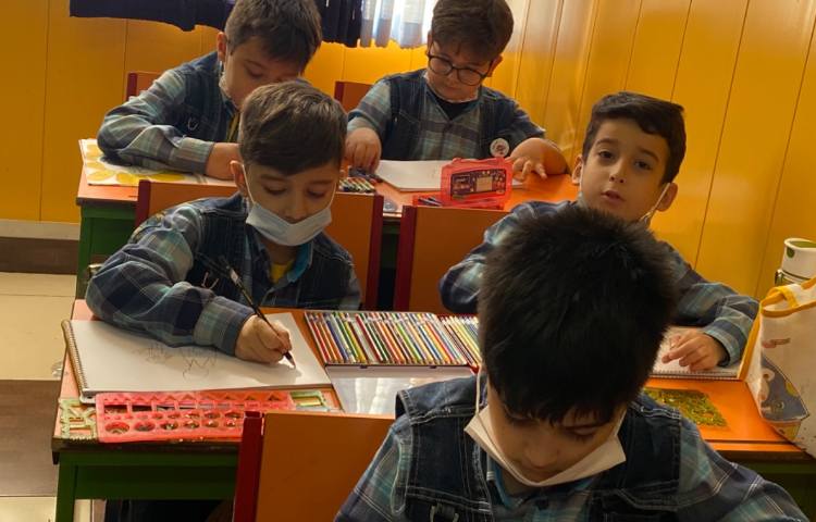 :نقاشی پسر، بستنی، بادبادک با حرف ب، کلاس توت فرنگی 4