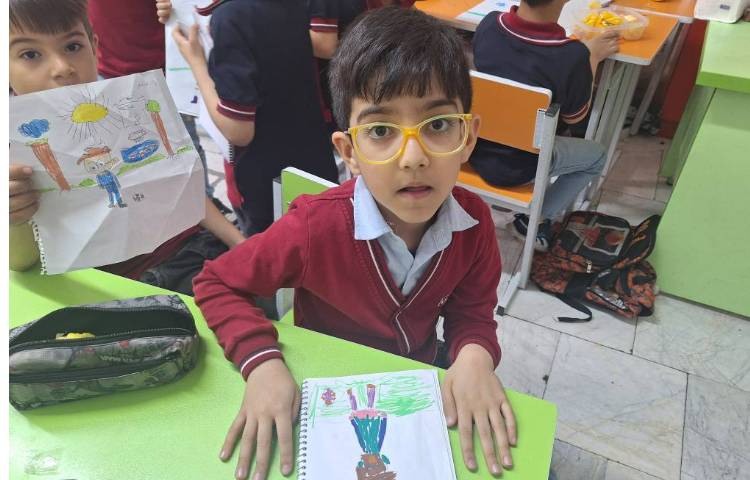 نقاشی پسر دانشمند پایه اول 2 2