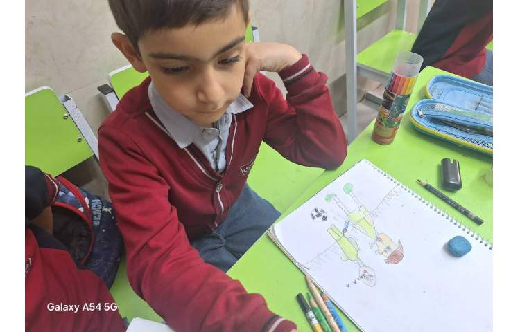 نقاشی پسر دانشمند پایه اول 2 5