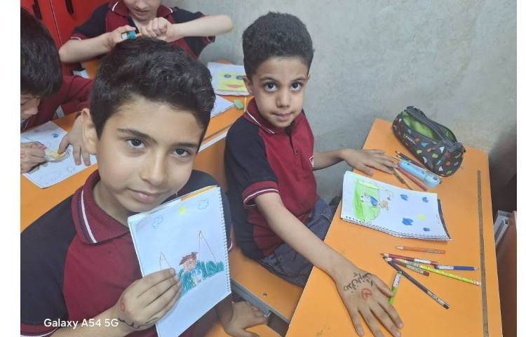 نقاشی پسر دانشمند پایه اول 2