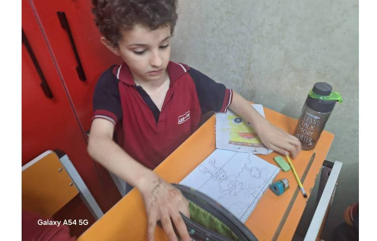 نقاشی پسر دانشمند پایه اول 3