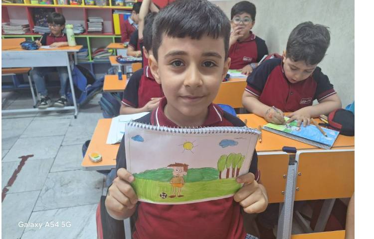 نقاشی پسر دانشمند پایه اول 5