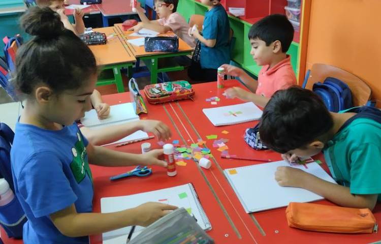 نقاشی کاردستی با خرده های کاغذ رنگی 2