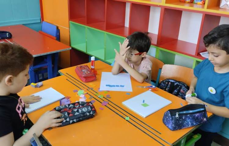 نقاشی کاردستی با خرده های کاغذ رنگی 4