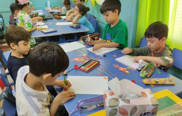 نقاشی کاردستی با خرده های کاغذ رنگی 6